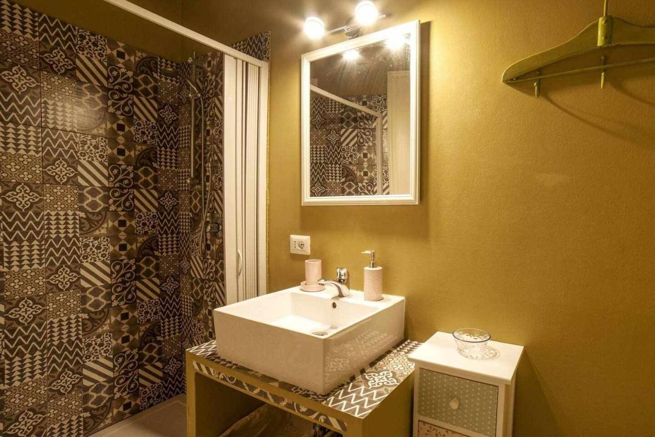 Elegante Villa Lu Centro Citta Con Parcheggio Cagliari Bilik gambar